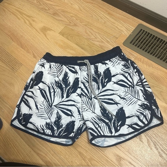 Maamgic Swim Trunks Men’s Blue White Floral Small NEW - Picture 1 of 4